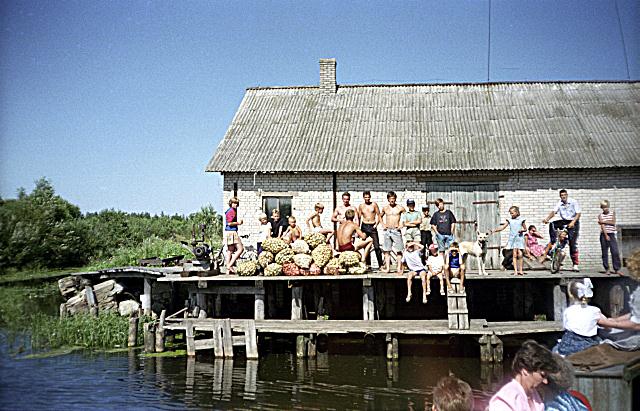 File:Piirissaare sadam 1997 [Eesti Rahva Muuseum 2565-77_www.muis.ee].jpg